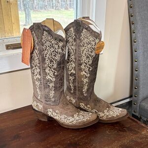 Corral Brown and Cream Embroidered Boots